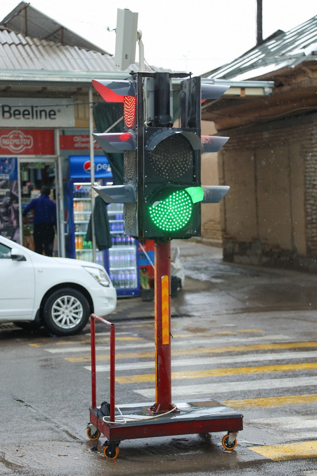 0 Выкатные светофоры ставят на перекрестки по  необходимости..jpg