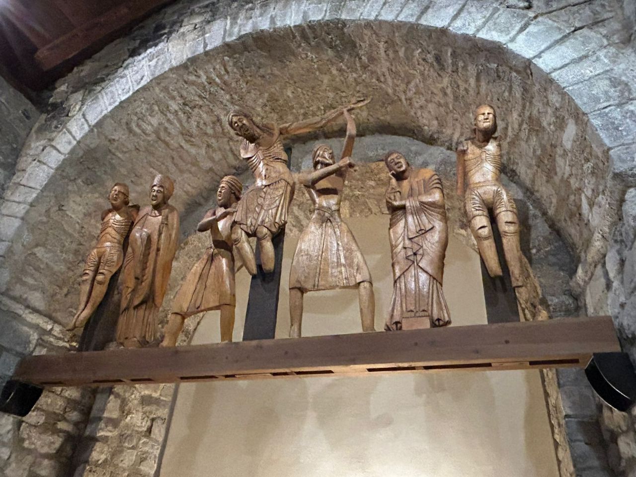 2. Деревянная композиция Снятие с креста в церкви Святой Евлалии_Фото Сункара Карабалина.jpg