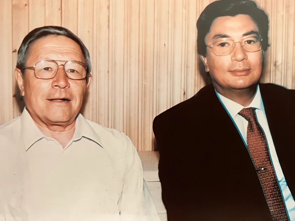 Бектемисов и Токаев.jpg