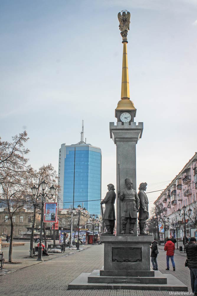Челябинск Памятник основателям города.jpg