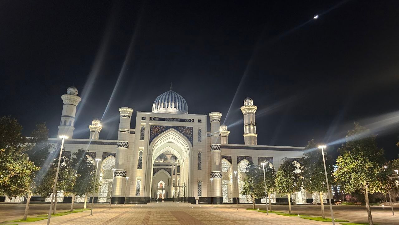 Душанбе Центральная соборная мечеть Душанбе 1.jpg