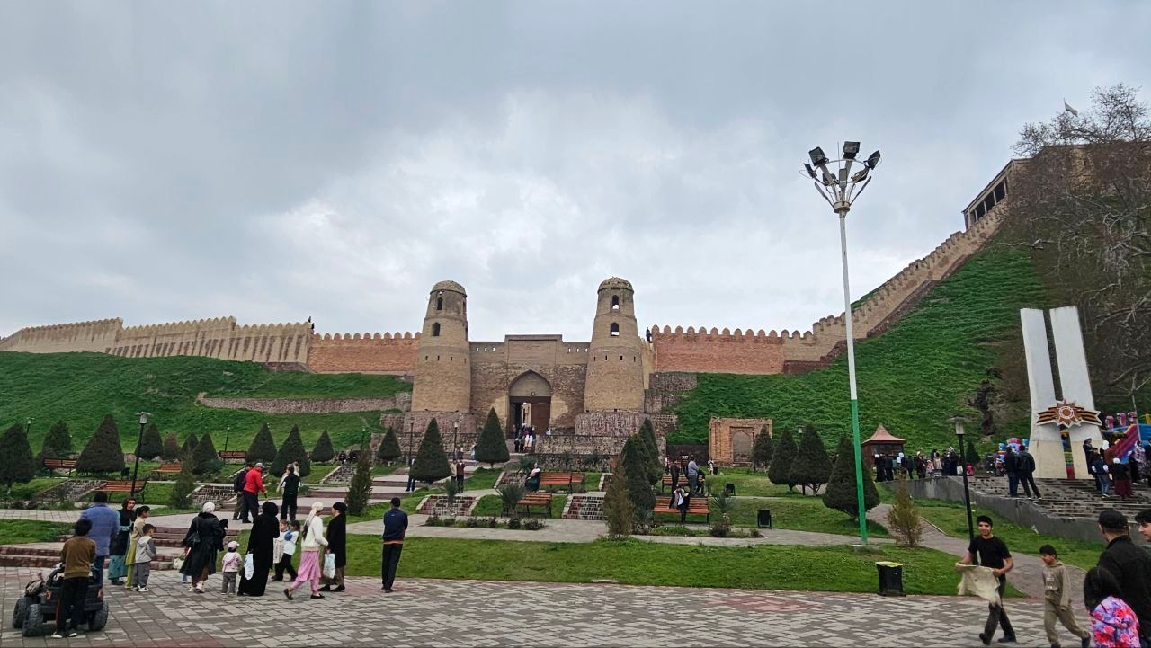 Душанбе Гиссарская крепость.jpg