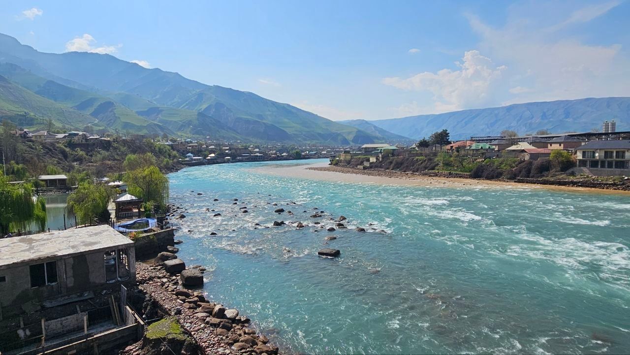 Душанбе Река Вахш, приток Пянджа 2.jpg