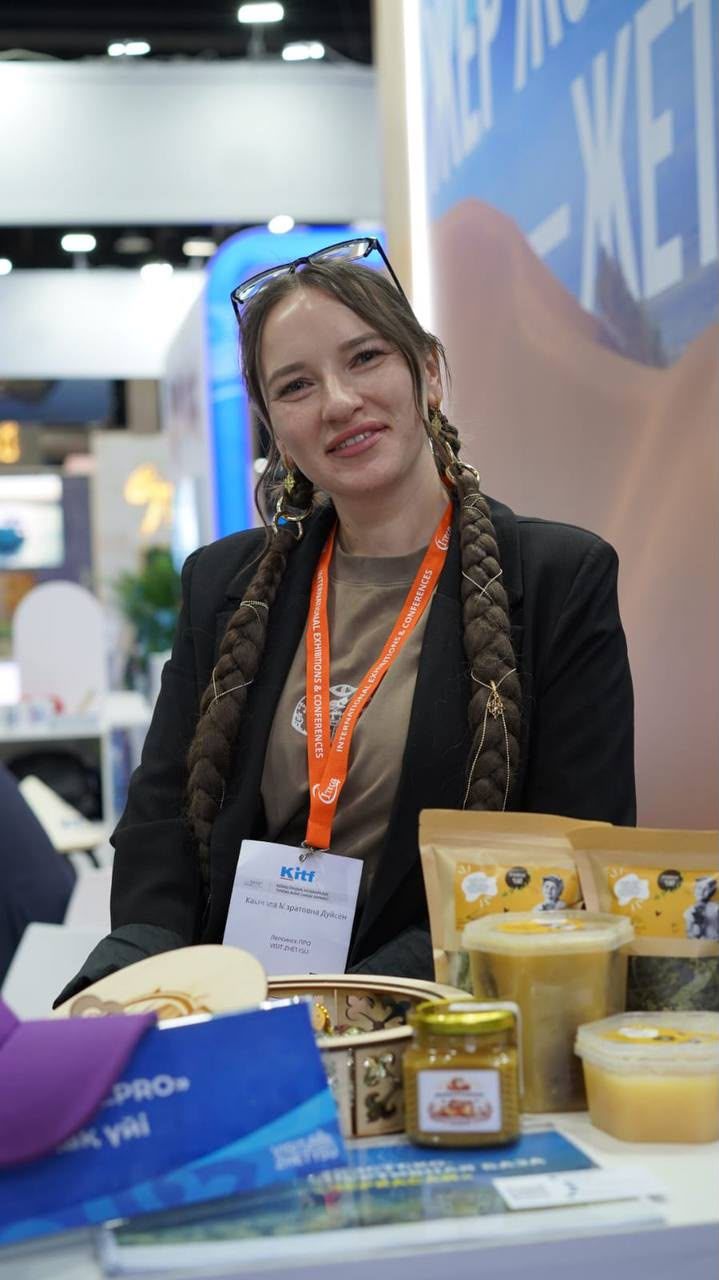 Камилла Дуйсен хозяйка гостевого дома на выставке Kitf 2026 cj cdjtq ghjlerwbtq.jpeg