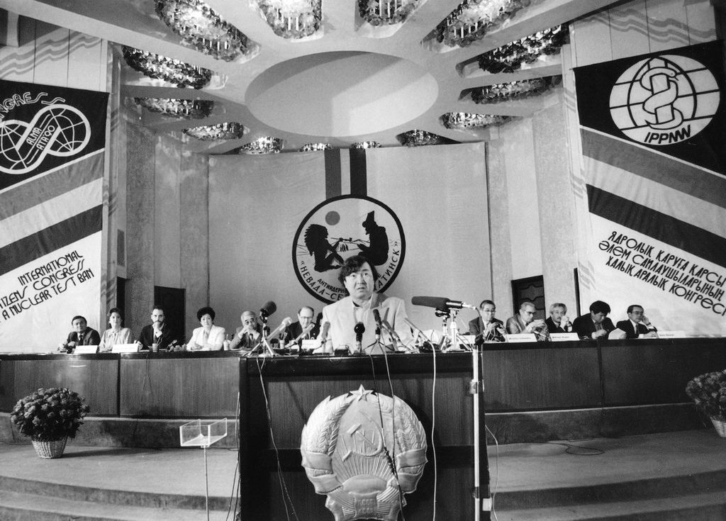 Международный Конгресс_1_Избиратели мира против ядерного оружия_1990 г. (архив МАД Невада-Семипалатинск).jpg