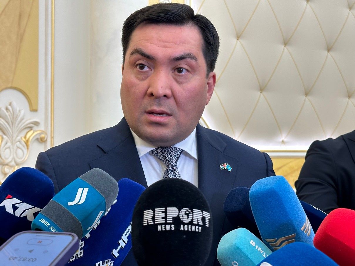 НП-34-Конырова-Нефть-министр энергетики Ерлан Аккенженов.jpg