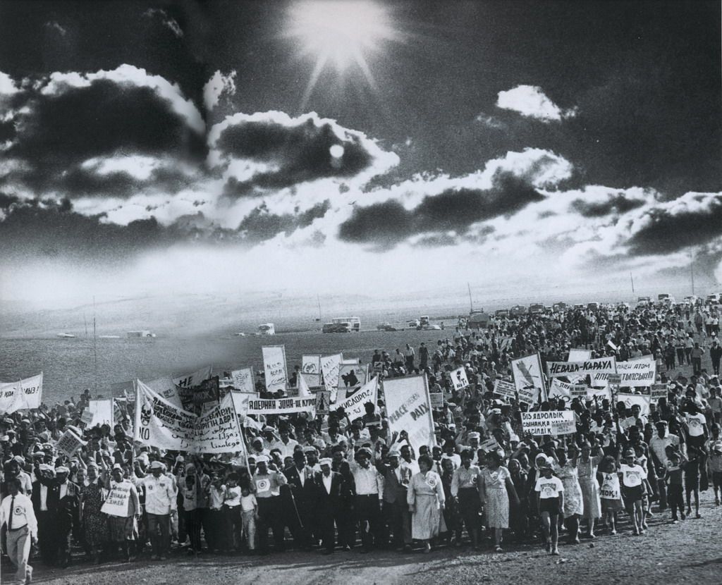 Олжас_Митинг МАД Невада-Семипалатинск 1989 г. (архив МАД Невада-Семипалатинск).jpg