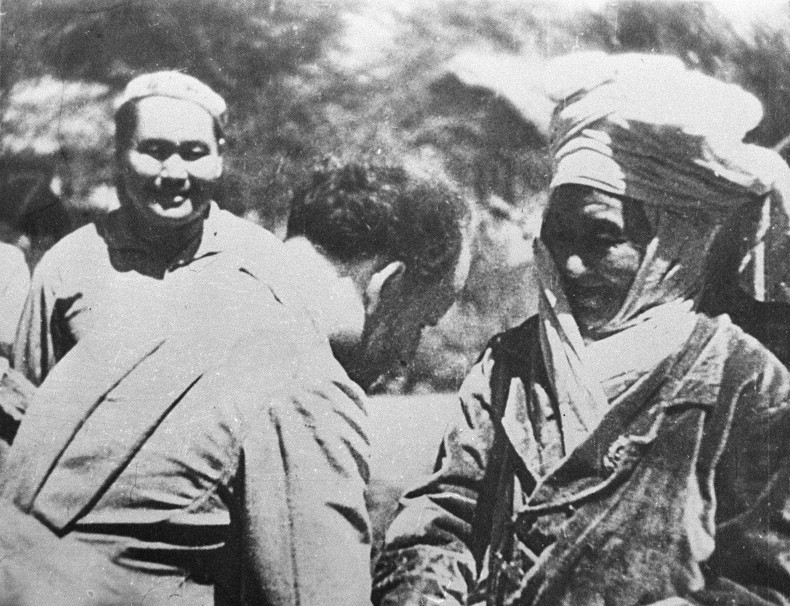 Сабит_Муканов,_Дина_Нурпеисова,_Сергей_Эйзенштейн,_1941_год.jpg