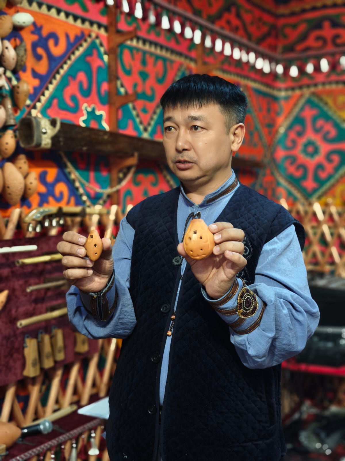 Жумагулова - В руках мастера - саз сырнаи(1).jpg