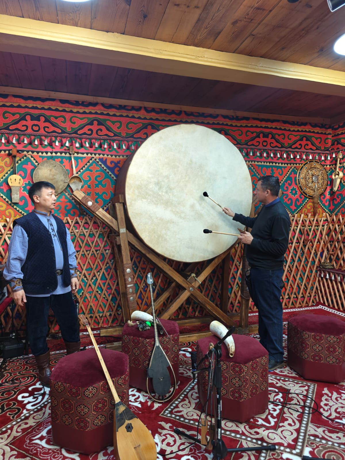 Жумагулова - Жорык-дабыл - самый большой барабан коллекции(1).jpg