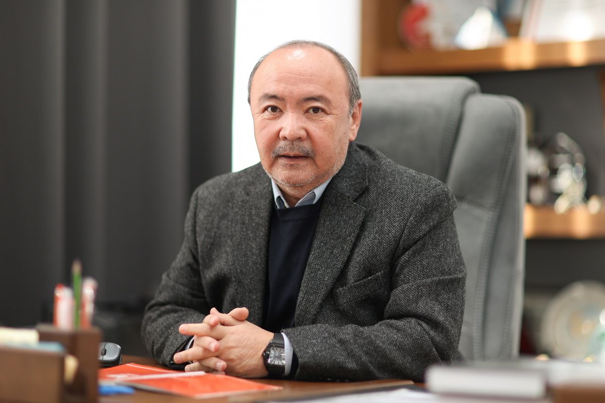 ректор Каспийского.jpg