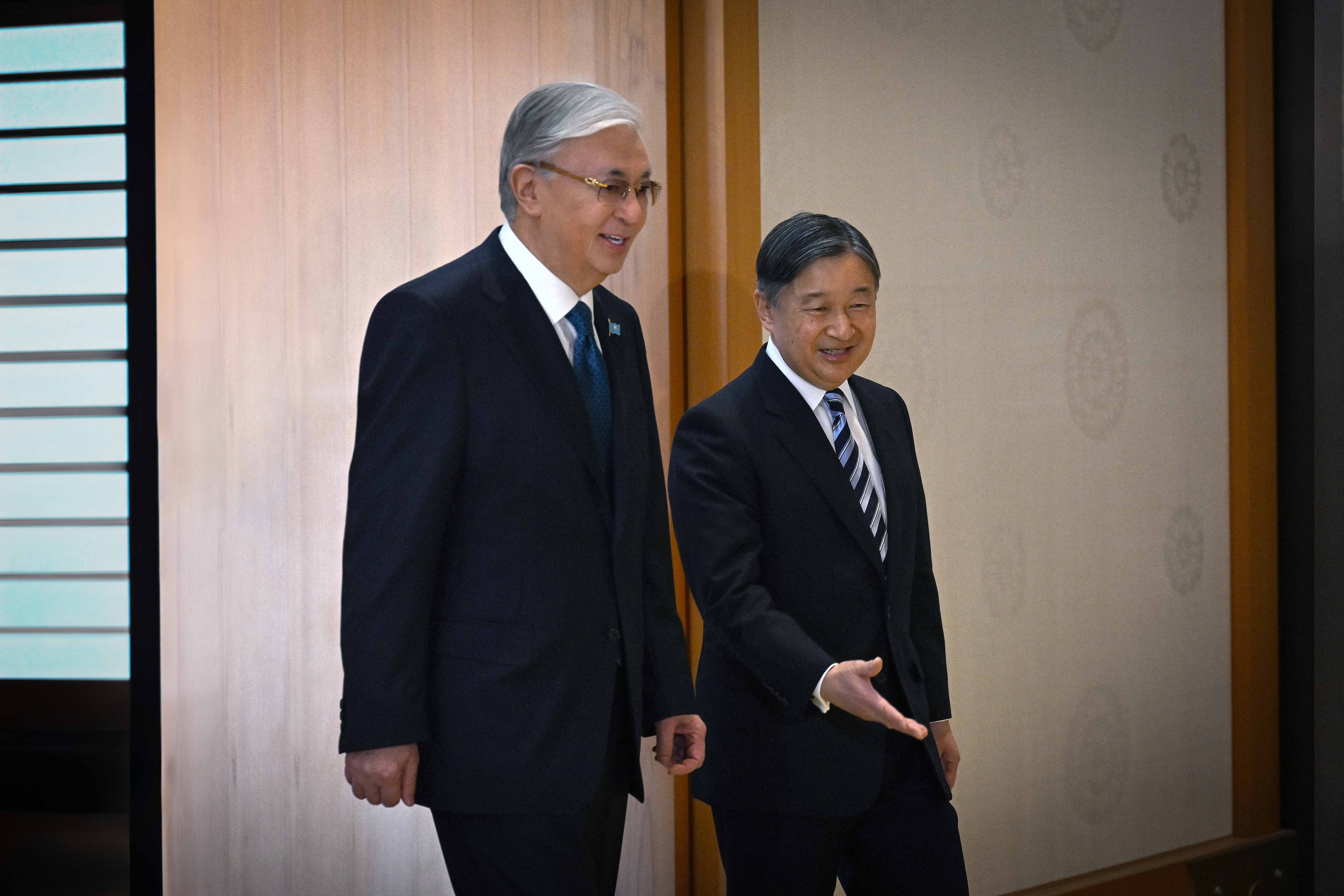 япония с императором.jpg