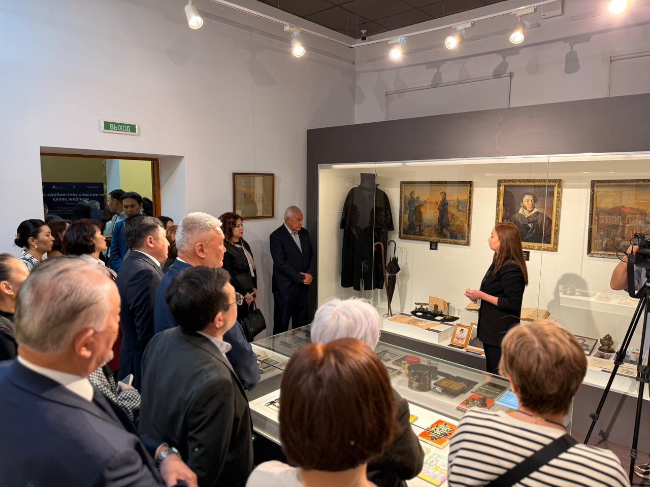 зорина выставка  (1).jpg